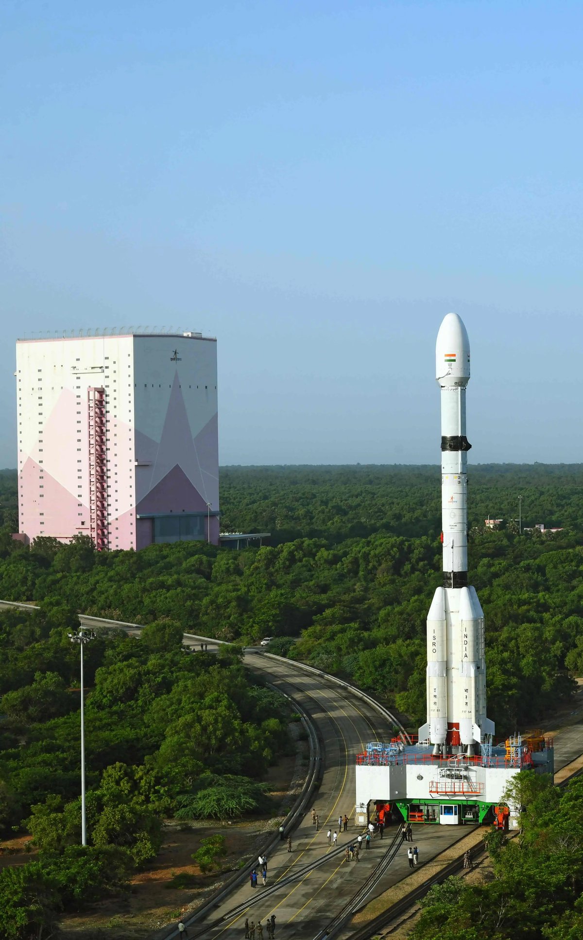 A GSLV rocket on its launch pad at Sriharikota with the vehicle assembly building behind it
